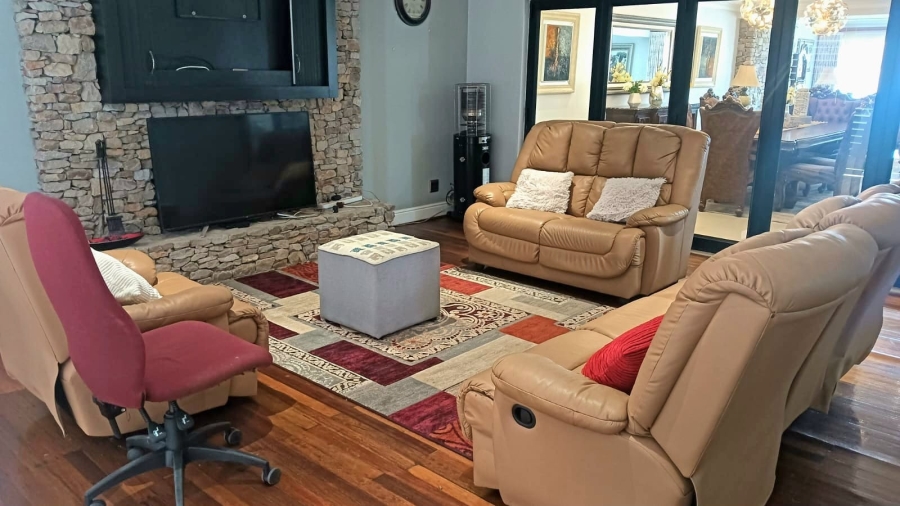 6 Bedroom Property for Sale in Gonubie Eastern Cape